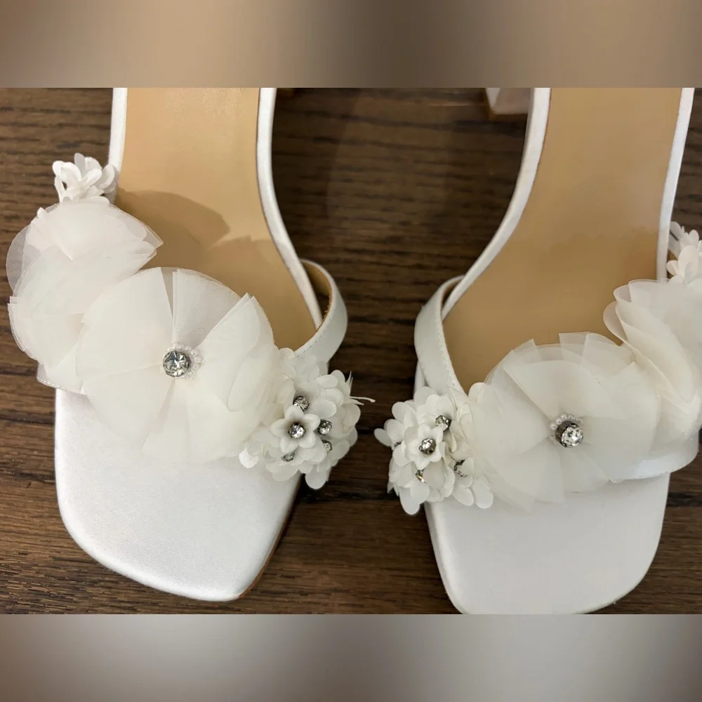 Badgley Mischka White Joanna Ankle Strap Sandal NWOB Size 8.5 - Picture 9 of 10